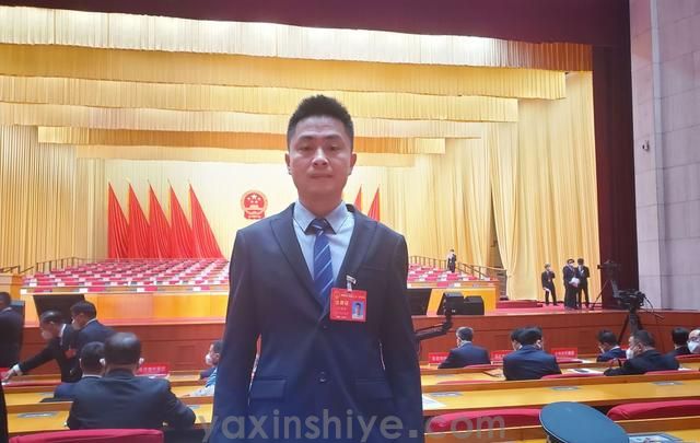 长沙J9游戏官方网站电器工会副主席刘焕林受邀参加市工会第二十一次代表大会(图4) 长沙J9游戏官方网站电器工会副主席刘焕林受邀参加市工会第二十一次代表大会(图4)